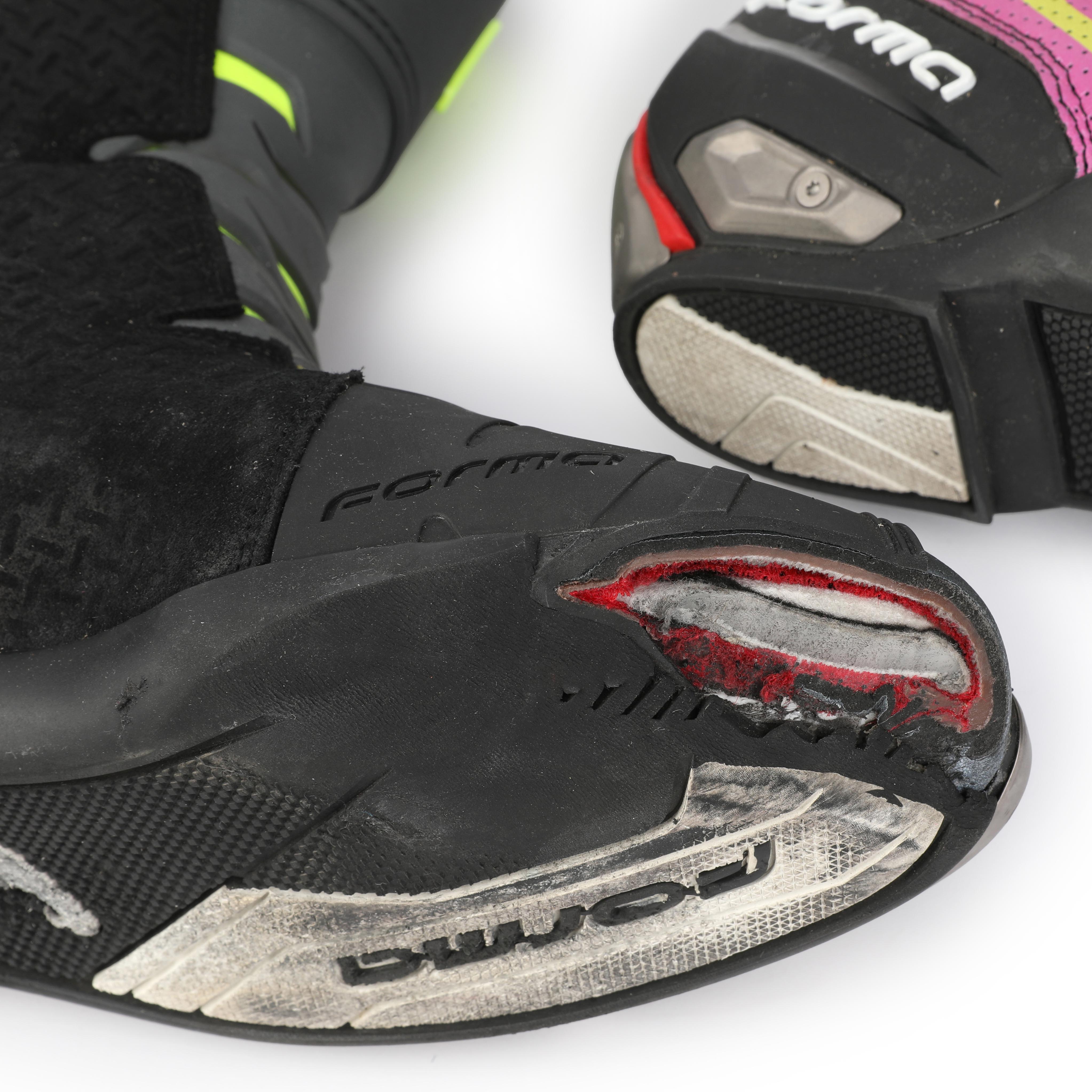 Botas usadas de carrera firmadas por Fermín Aldeguer – GP de España 2024