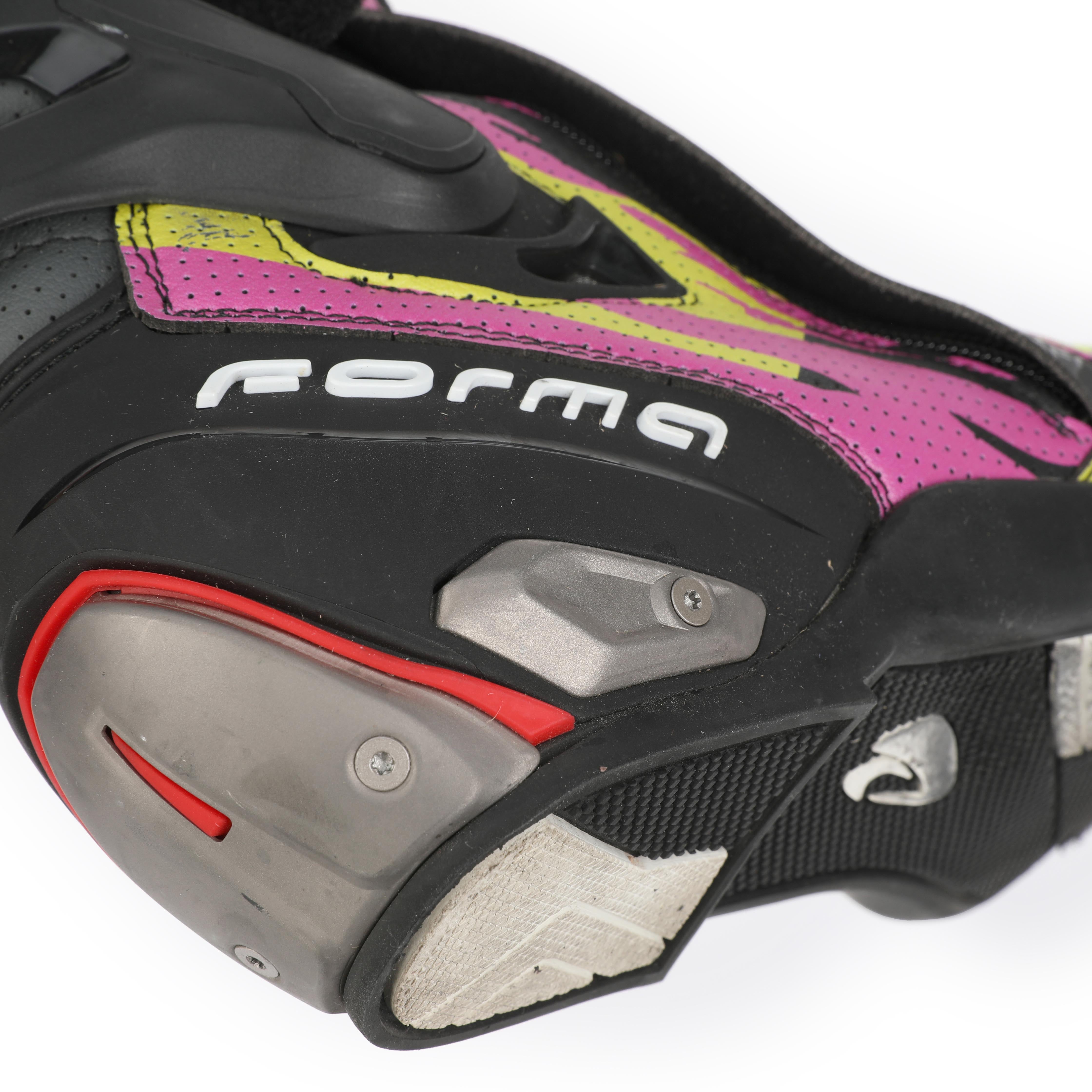 Botas usadas de carrera firmadas por Fermín Aldeguer – GP de España 2024