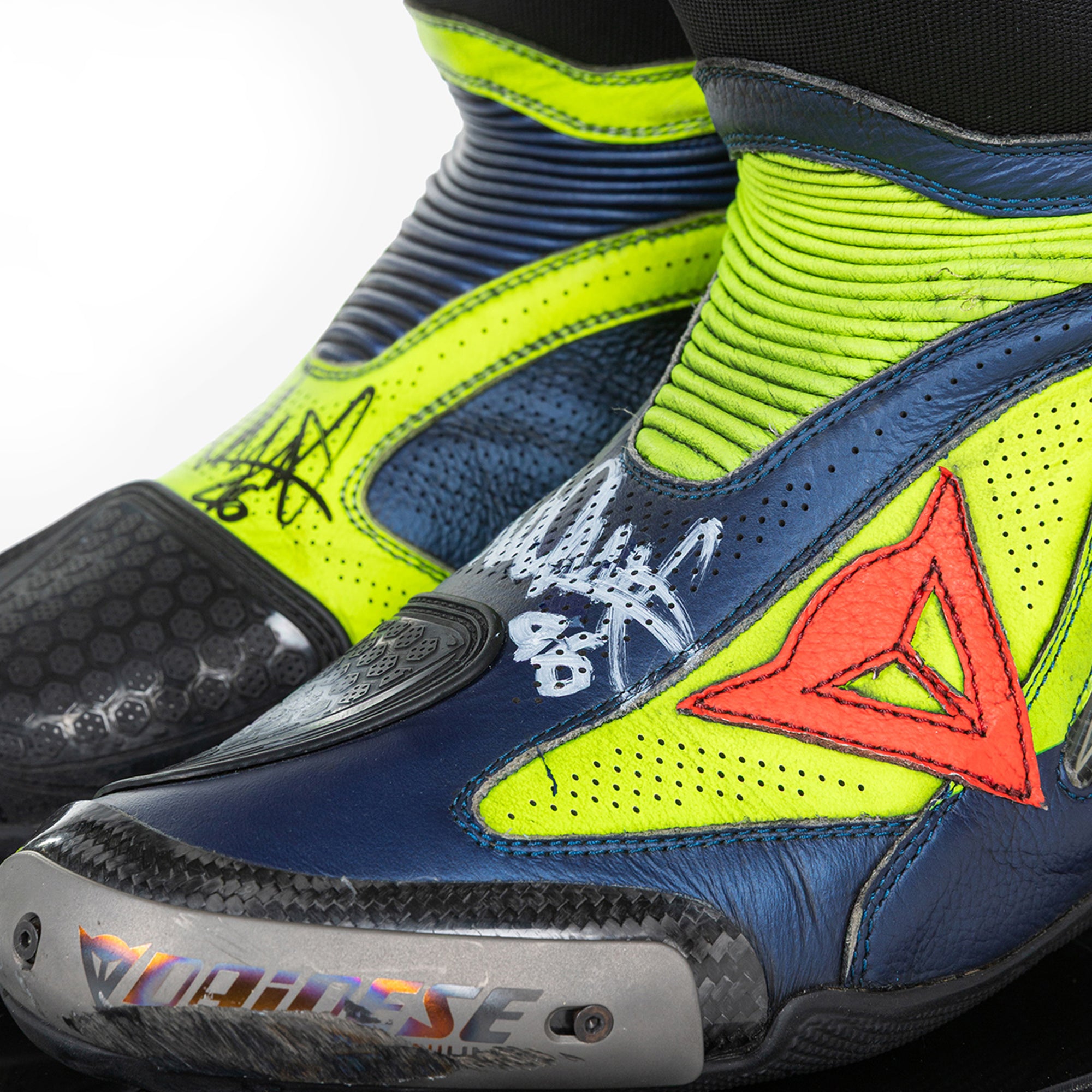 LOT 102 - VALENTINO ROSSI-2014 MOTOGP-MOVISTAR YAMAHA-BOOTS-USED-SIGNED