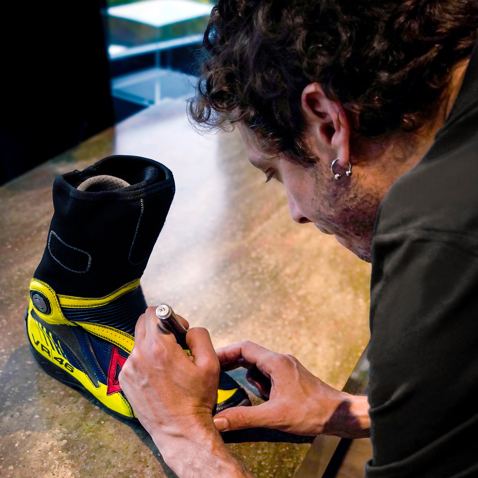 LOT 102 - VALENTINO ROSSI-2014 MOTOGP-MOVISTAR YAMAHA-BOOTS-USED-SIGNED