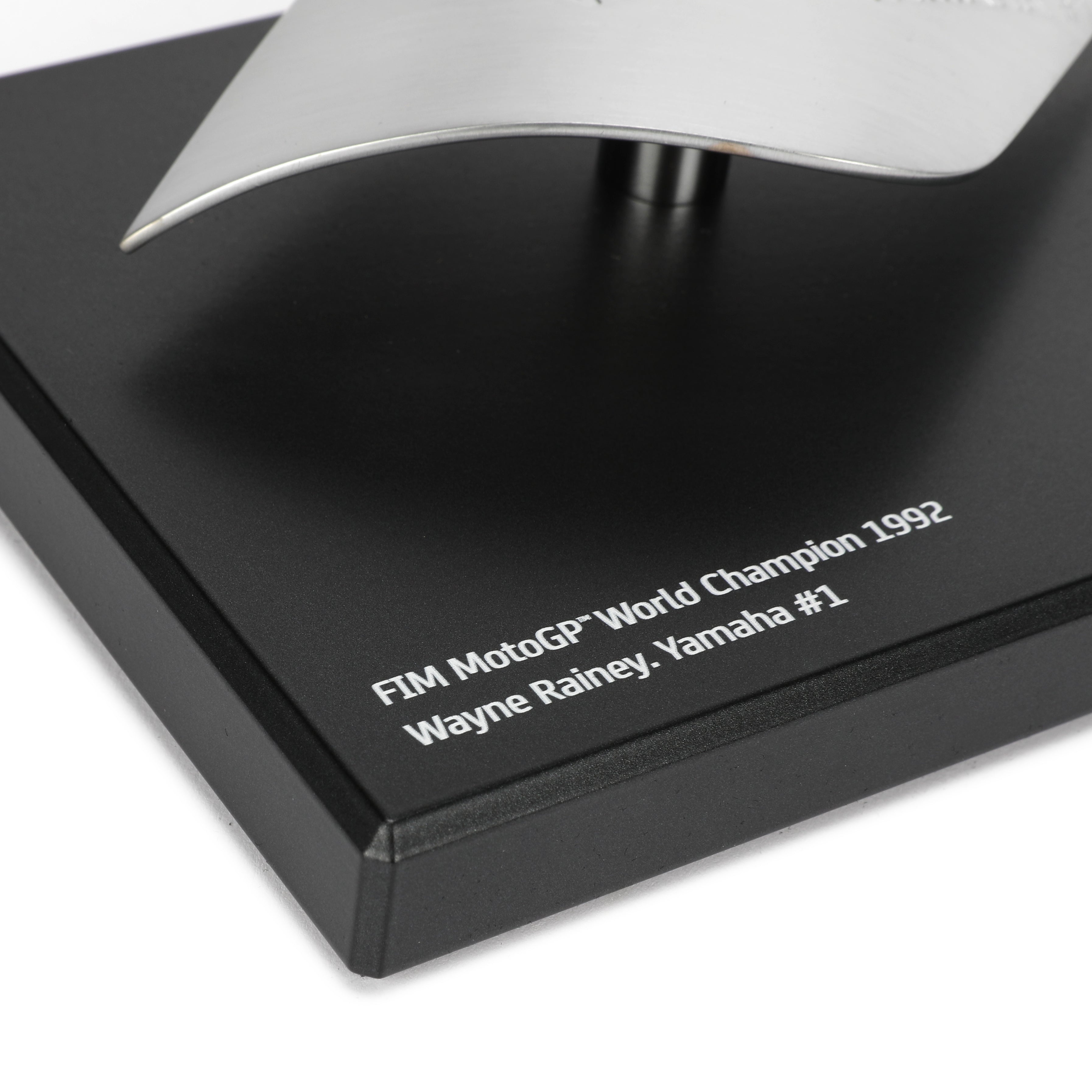 Wayne Rainey Yamaha MotoGP Team Replica Trophy Champion Piece – 1992 MotoGP™ Championship